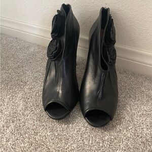 Vince camuto black leather heels